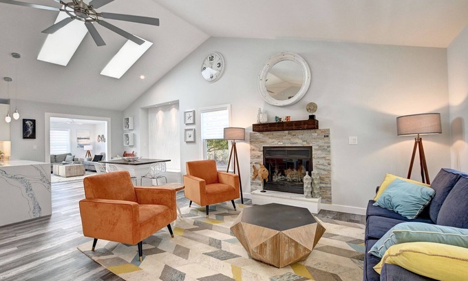 Clearwater House | Beautifully Renovated 3 Bedroom Home in Clearwater Community! WIFI, Community Pool, Tennis Court, and 2 miles to the beach!