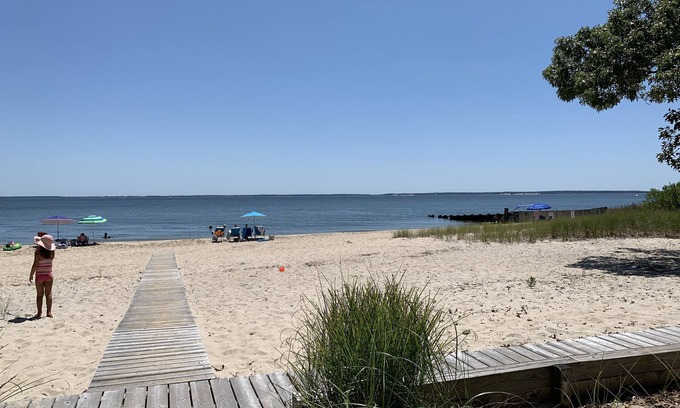 Mattituck House | Beautifully renovated North Fork home steps from Peconic Bay
