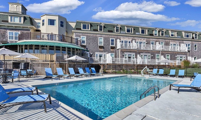 Jamestown Condo | Beavertail Lighthouse, Fort Getty Park &Festivals!