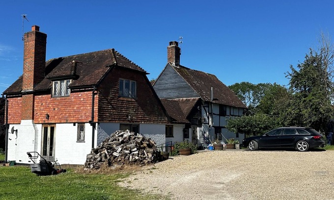 Godalming Bed & Breakfast | Bed and Breakfast Dunsfold
