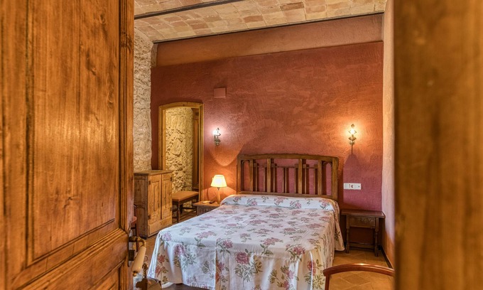 Serra de Daro Bed & Breakfast | Bed and Breakfast 'Fonolleres' with Shared Pool, Wi-Fi and Air Conditioning