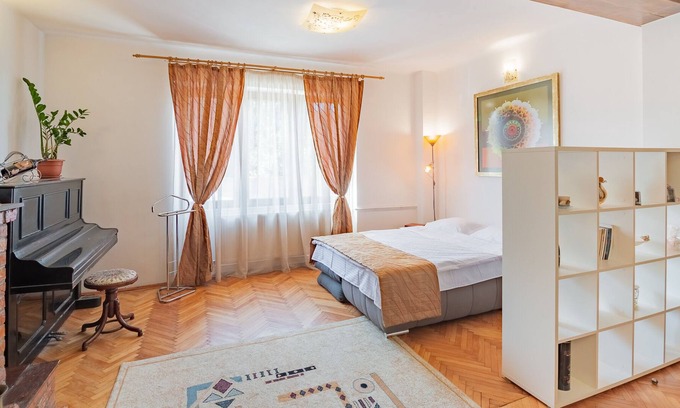 Oradea Apartment | Bed&Wine in the Center of Oradea
