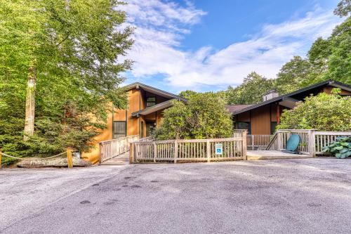 Sugar Mountain Apartment | Bee Branch 02