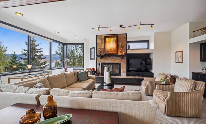 Corinthian Hills House | Bella Vista: Spacious 5-bedroom townhome in Dillon with stunning lake views!