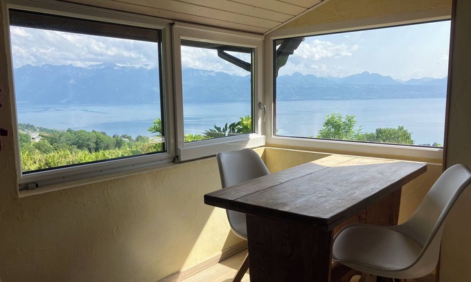 Belmont-sur-Lausanne Ski Chalet | Belmont Sur Lausanne: Studio in a chalet overlooking the lake