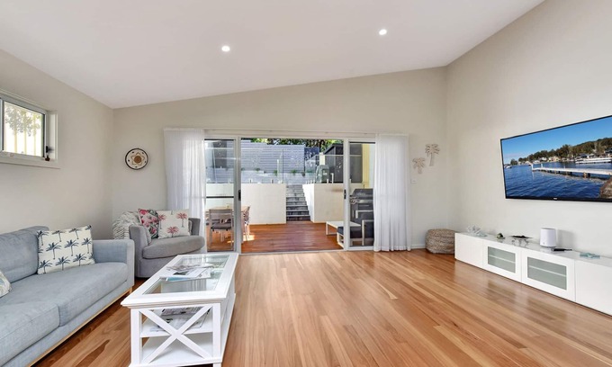 Nelson Bay House | Bentley Beach Pool House