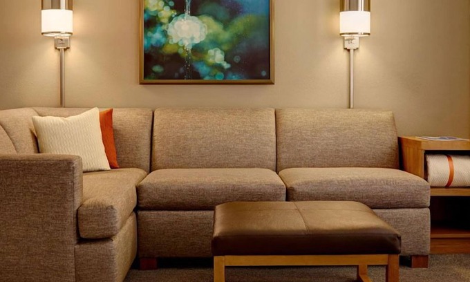 Austin Hotel | Best for Unwinding! Pets Allowed, FREE Parking, Pool, Near Brentwood Park!