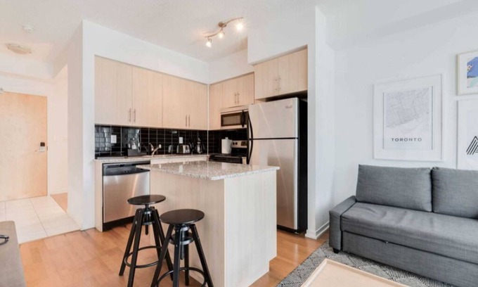 Downtown Toronto Apartment | Best Location in Toronto! Sleeps 6 Overlooking Scotiabank Arena!