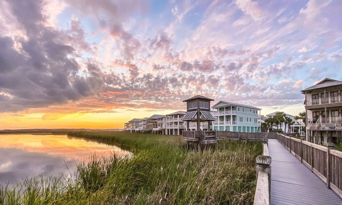 Holiday Isle House | Best Location, Serenity by the Shore, 3 min walk to 2PrivateBeaches+3Pools+3Spas