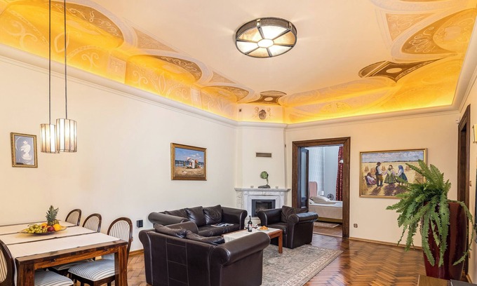 City Centre Apartment | Best location to explore Krakow! Spacious 105m2/1130 sq ft, 2 bathr. Beautiful