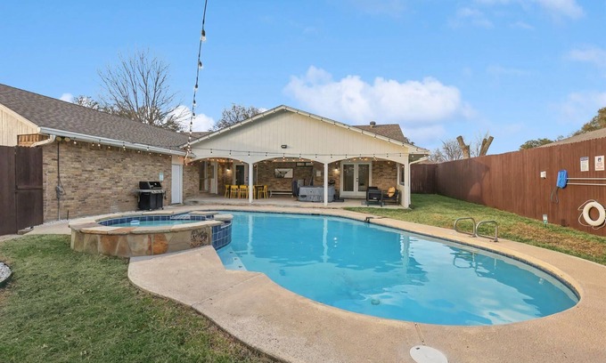 DeSoto House | Best of Desoto 4BR,3BA with Pool, HotTub, Cinema