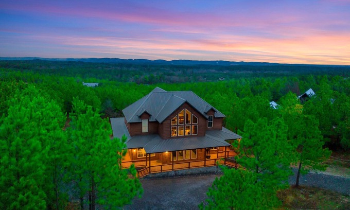 Broken Bow Cabin | Best VIEWS in Hochatown + Pool Table + 2 Decks + 4 King Bedrooms + Bunk Loft