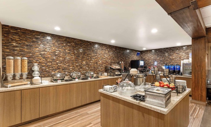 Rawlins Hotel | Best Western CottonTree Inn