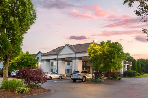 South Meadows Hotel | Best Western Hartford Hotel and Suites