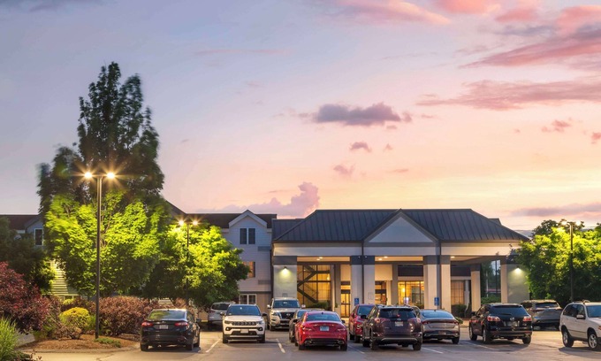 South Meadows Hotel | Best Western Hartford Hotel & Suites