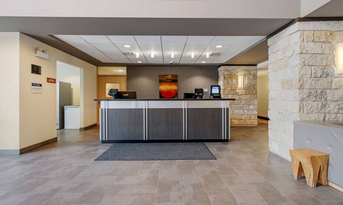 Regina Hotel | Best Western Plus Eastgate Inn & Suites