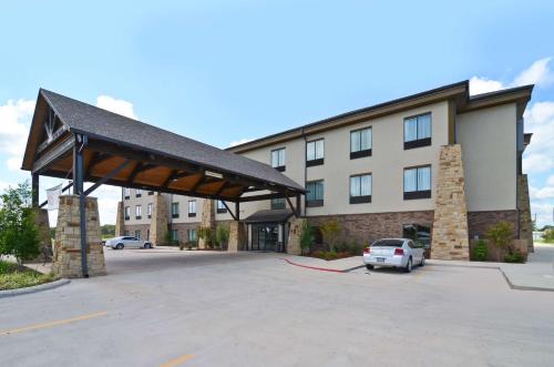 Emory Hotel | Best Western Plus Emory at Lake Fork Inn & Suites