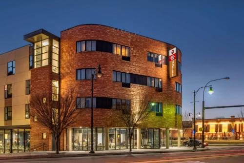 Chester Hotel | Best Western Plus Philadelphia Airport South - at Widener University