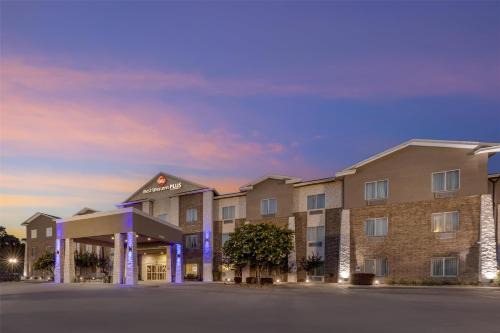 Madill Hotel | Best Western Plus Sand Bass Inn and Suites