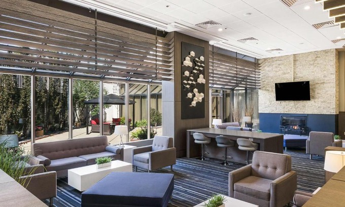 Calgary Hotel | Best Western Premier Calgary Plaza Hotel & Conference Centre