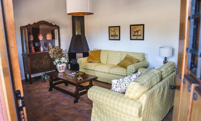 Cabanas de Sayago Cottage | Between oaks and open skies: rural house for 10 people 25 km from Zamora