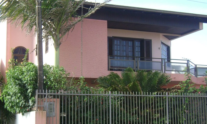 Enseada House | Between Prainha / Praia Grande: 100 m from the sea, with 4 bedrooms, air conditioning and wifi.