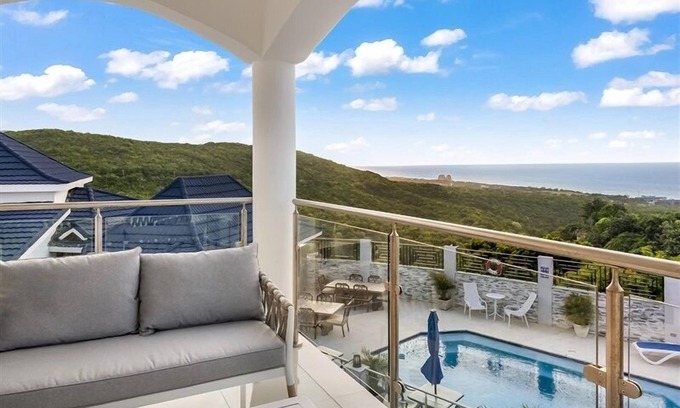 St.Bran's Burg Apartment | Beyond The Sea Wave - King Ocean View (upper level)