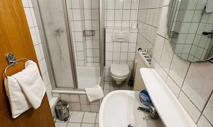 Rath House | BFF Airport Messe dormitory/double room Short distances to the airport, PSD Dome and trade fair.