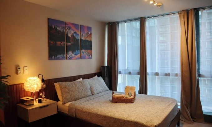 Guadalupe Nuevo Condo | BGC Chic Convert-able 1-bedroom condo in Prime location
