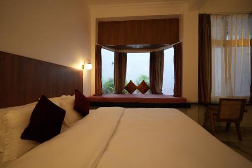 Bhopal Bed & Breakfast | BHOPAL LAKE STAYS