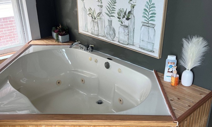 Kansas City House | Big Historic Family Haven Sleeps 8+ in KC