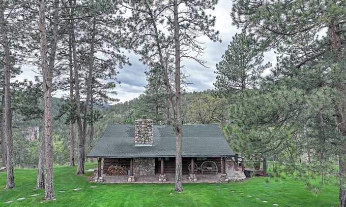 Colonial Pine Hills Cabin | Big Horn Sheep Cottage Near Mt. Rushmore
