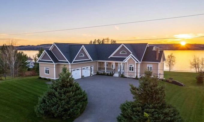 Saint David Cabin | Big Sky Lodge Sunset Suite. Luxury Lodging on Long Lake Saint David Maine