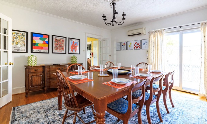 Front Royal House | Big Sunny Family House