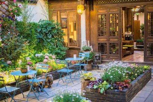 Dayan Old Town House | Big Tree Guesthouse - Naxi old style