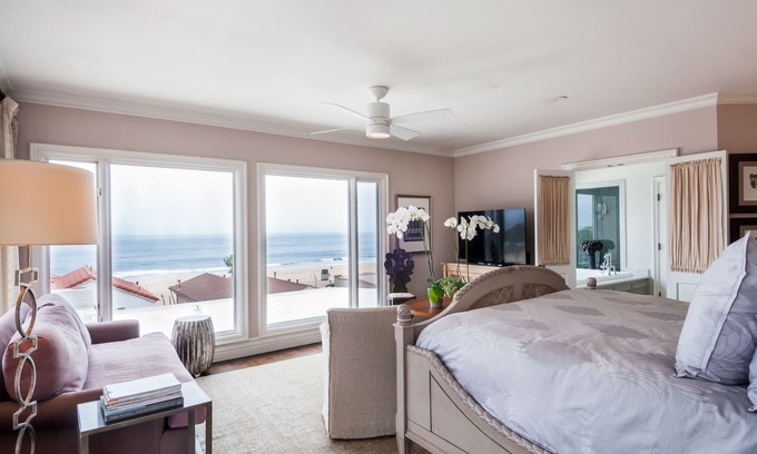 The Strand House | BIG VIEWS,ELEGANT,STEPS TO SAND AND TOWN