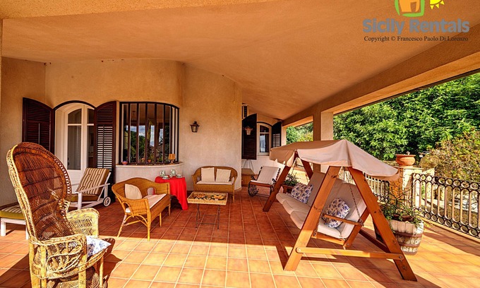 Terrasini Villa | Big villa overlooking the wonderful gulf of Castellammare