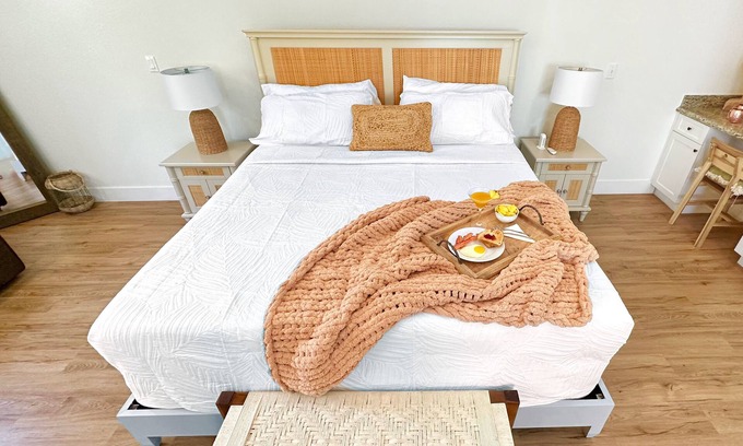 Alice Town Apartment | Bimini Nest Cozy Studio, Steps from the Beach