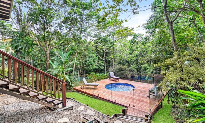 Brinsmead House | Bindi Treehouse - Secluded Rainforest Pet Friendly Retreat in a Stunning Treehouse
