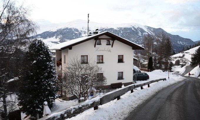 Fendels Apartment | Bio-Bauernhof Zirmhof