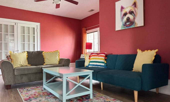Evansville Apartment | Birthday Suite/1 BD/1BA Apt in Holiday House