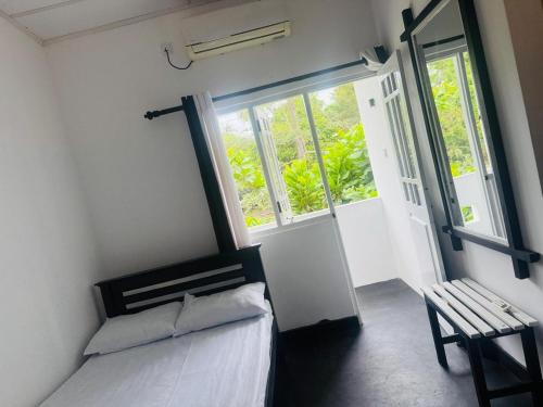 Mahiyanganaya Hotel | Black & White Elephant Lobby