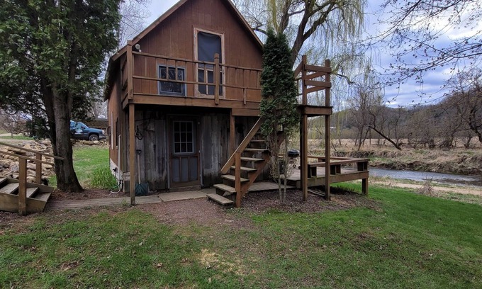 Viola Cabin | Blakley Hobbit Large Cabin