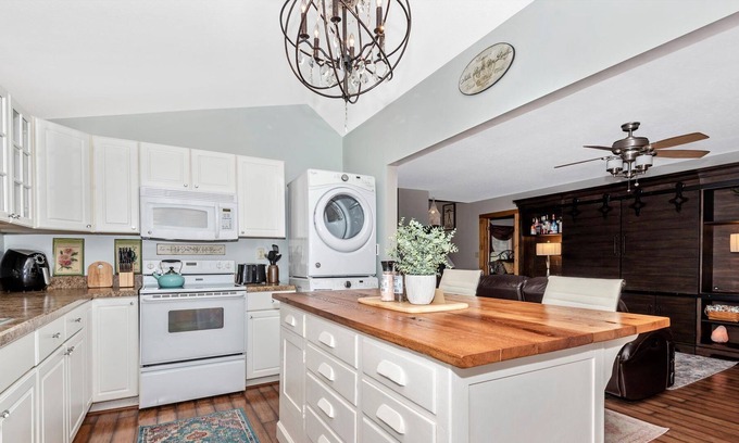 Great Cacapon Cabin | Blissful Woods Hideaway on Nine Acres Whole House 3bd, firepit, hot tub