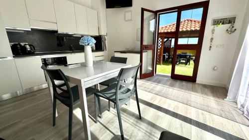 Siniscola Apartment | Blu Caletta - waterfront apartment with garden