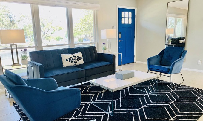 San Antonio House | Blue-Door @Maywood - Modern Spaces
