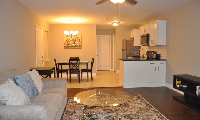 Central Oklahoma City House | BLUE DOOR PLACE II . By OU Medical ,State Capitol, Bricktown, Downtown