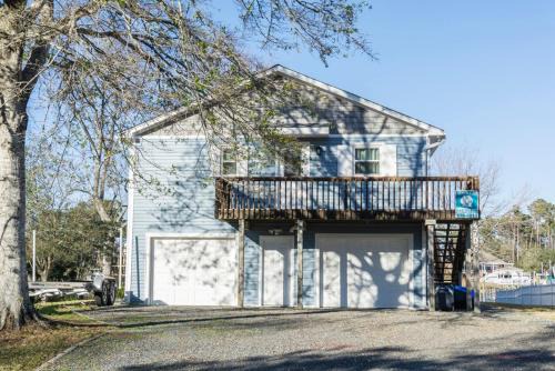 Tranquil Harbour House | Blue Fish Shack by Oak Island Accommodations