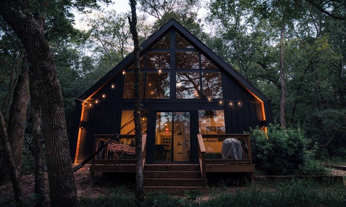 Conroe Cabin | Blue Jay, Luxury Lakefront Cabin at Sam Houston National Forest (Blue Jay)