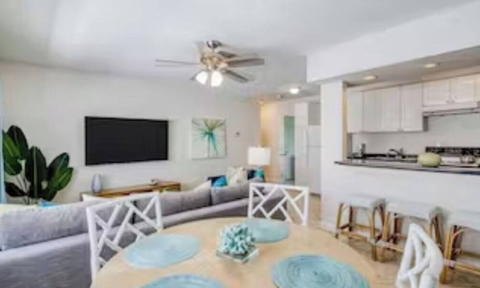 East Fort Lauderdale Apartment | Blue Lagoon is a cozy coastal retreat one block from the beach.